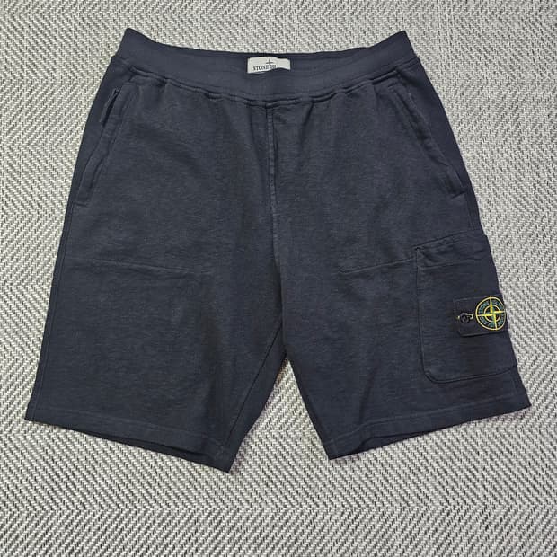스톤아일랜드 올드 트리트먼트 카고 버뮤다 쇼츠 23SS