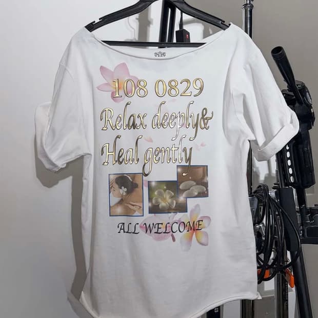 스컬프터 힐링 오프숄더티 화이트 Healing Off-Shoulder T
