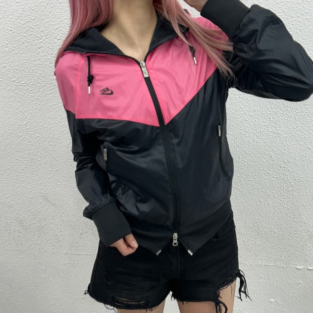 나이키 딸기우유맛 배색 블랙 후드 바람막이 L