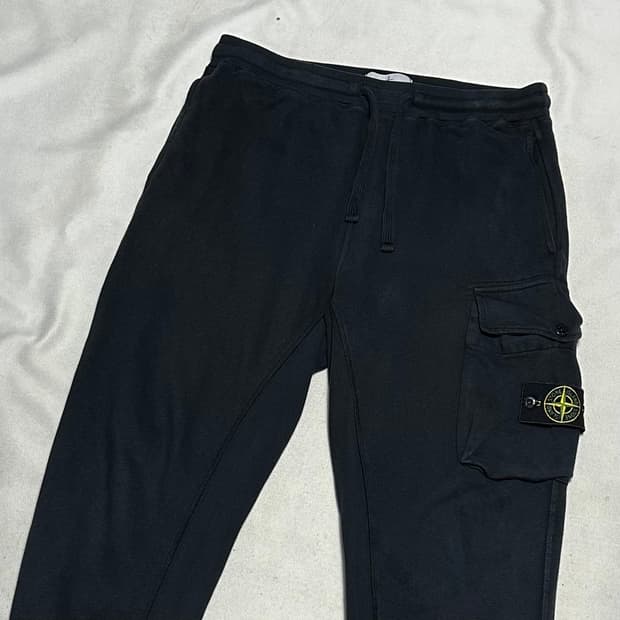 M 스톤 아일랜드 블랙 조거 팬츠