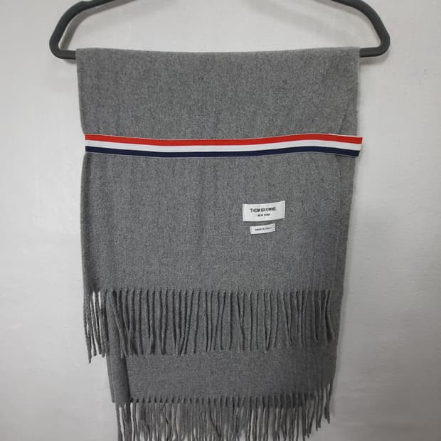 톰브라운 울캐시미어 머플러 라이트그레이 새제품급