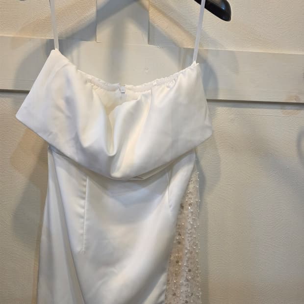 화이트 오프숄더 롱 드레스