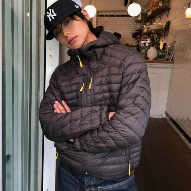 르아르 에센셜 후디드 라이트 패딩 자켓 [차콜]