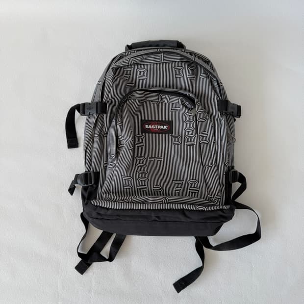 이스트팩(EASTPAK) 백팩