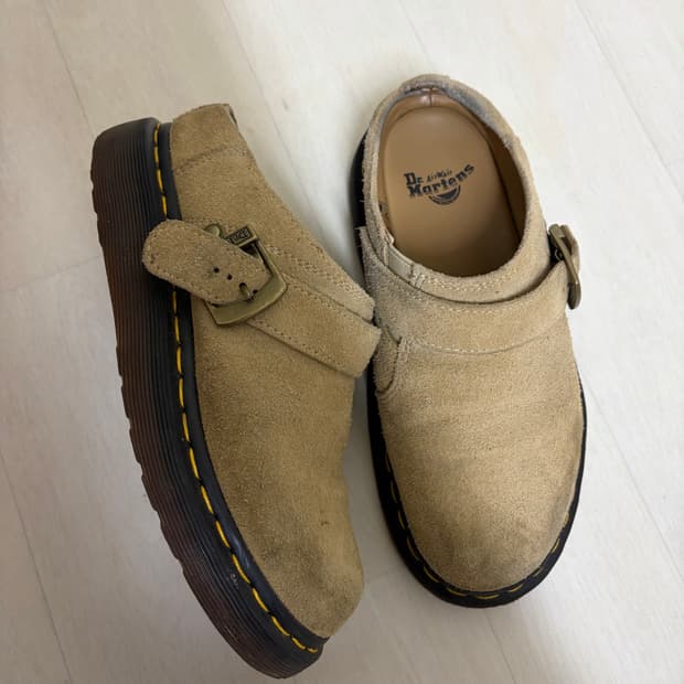 닥터마틴 스웨이드 뮬 240 