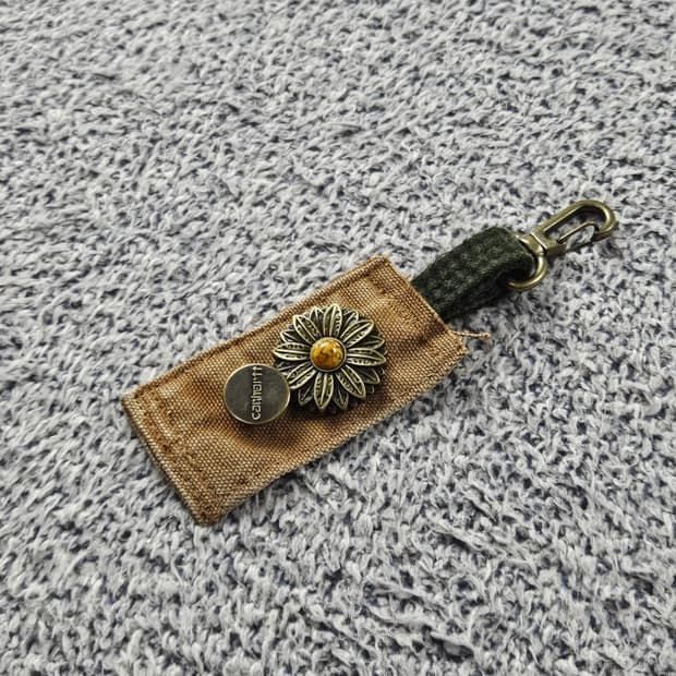 칼하트 버튼 핸드메이드 커스텀 카라비너 키링 ( OS ) / 10888