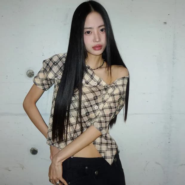 Yeel off-shoulder button top check
