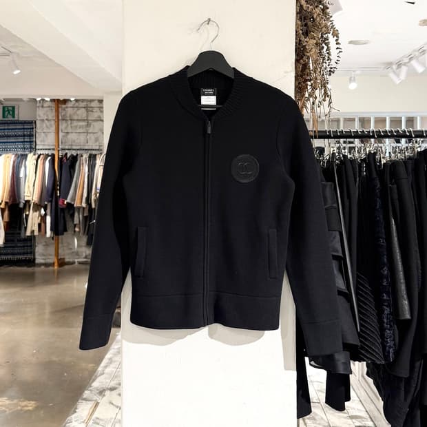 샤넬 유니폼 블랙 패치 로고 니트 집업