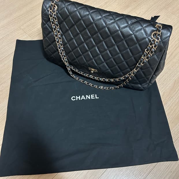 Chanel flap bag black