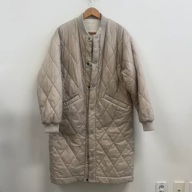 네파(NEPA) 리버시블 오버핏 퀼팅 롱 점퍼 95