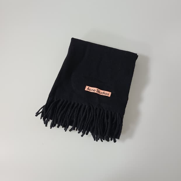 아크네 스튜디오 울 프린지 머플러 블랙 OS