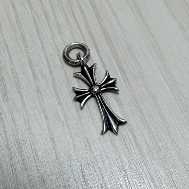 크롬하츠 타이니 크로스 펜던트
