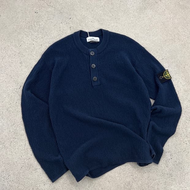 스톤아일랜드 와펜 네이비 헨리넥 부클 니트