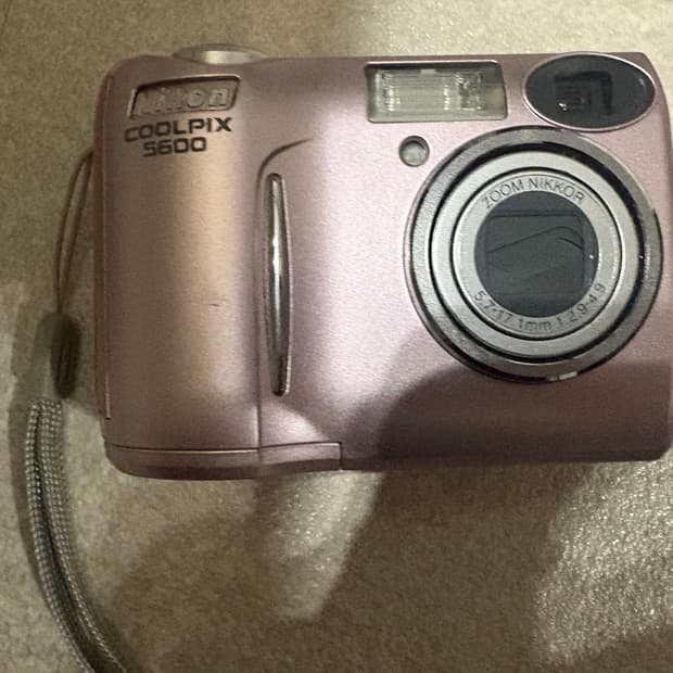 니콘 쿨픽스 5600