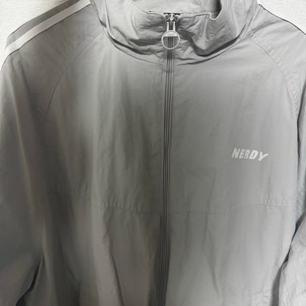 널디 라이트 그레이 트랙탑