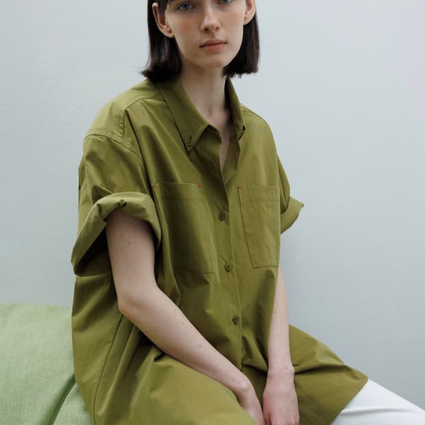 문달 코모 하프셔츠 Como Half Shirt in Olive
