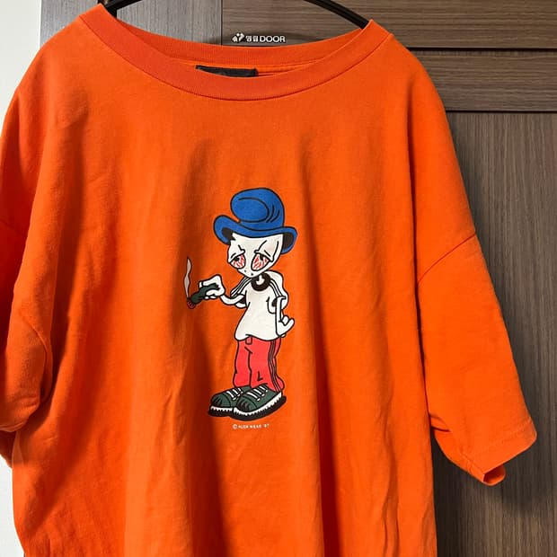 90s Alien wear tee