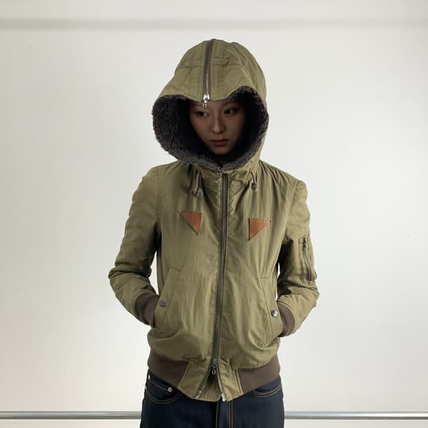 어태치먼트 에일리언 후드 N2B 자켓