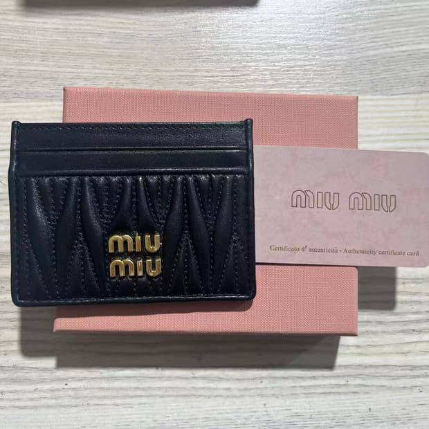 미우 미우 마테라쎄 나파 가죽 카드 홀더 블랙
