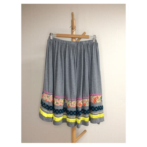 스나오 쿠와하라 에스닉 패치 그레이 스커트