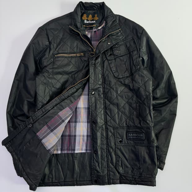 Barbour 바버 인터네셔널 에쉬비 퀼튀드 왁스 자켓