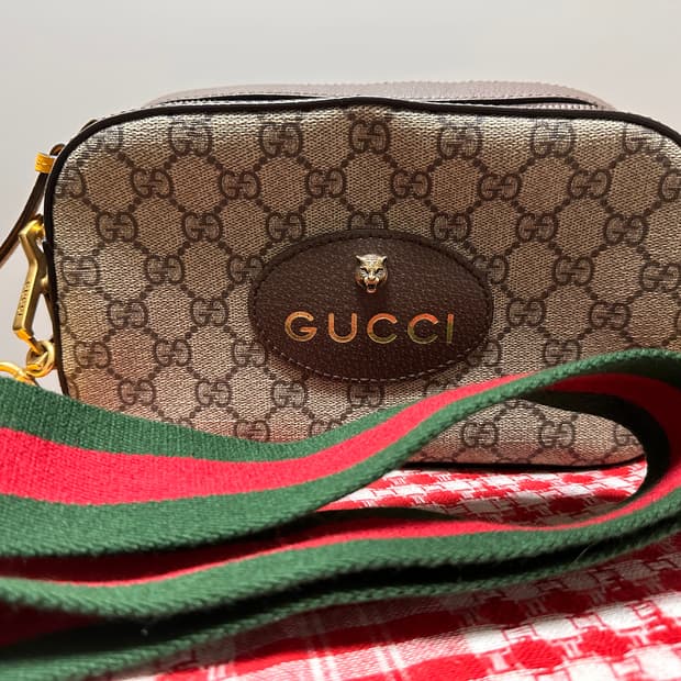 구찌 GG 수프림 메신저백