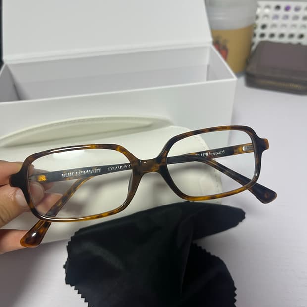 블루엘이펀트 안경 새상품 