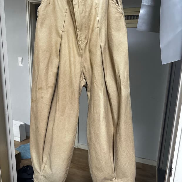 하자상품) 앵글런 롱턱 윙팬츠 베이지