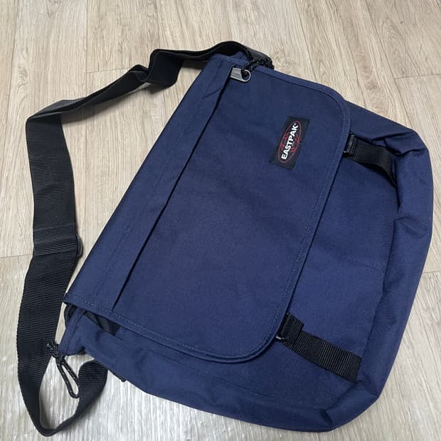 (새상품) 이스트팩 메신저백