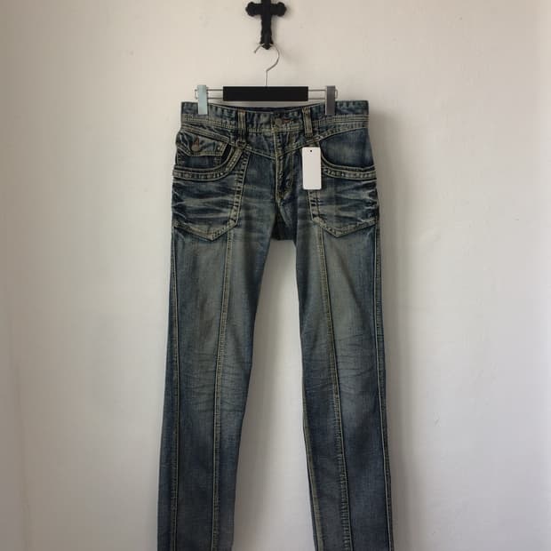 Line detail washing denim pants