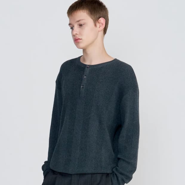 주앙옴므 헨리넥 리브드 니트 차콜색상