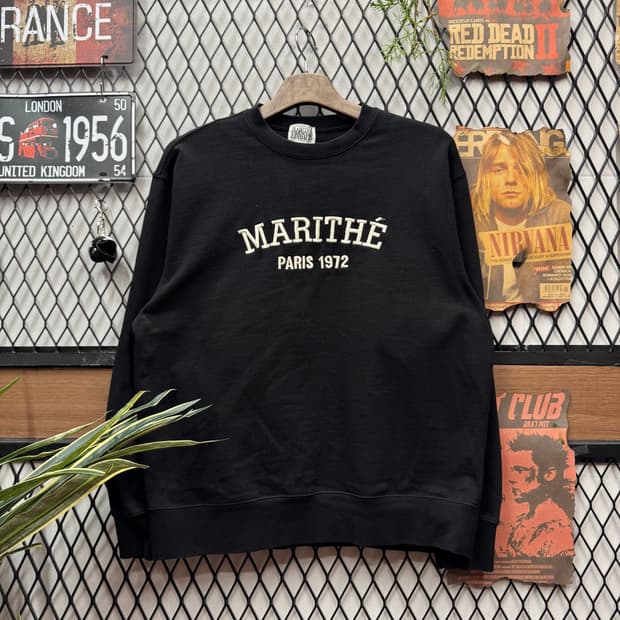 마리떼 프랑소와 저버 맨투맨 전면 레터링 로고 포인트 블랙