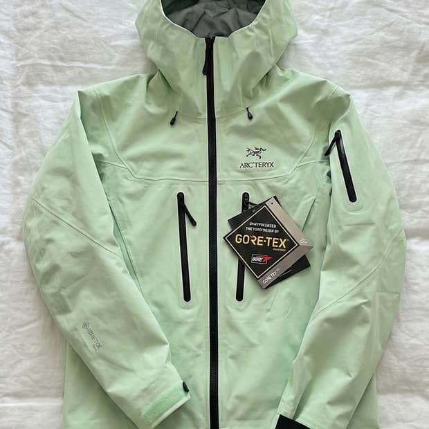 아크테릭스 알파 sv 25ss 새상품 xs사이즈 