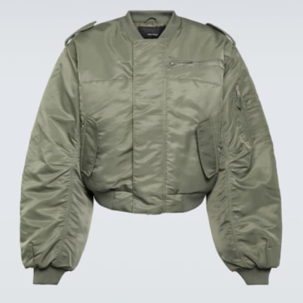 ENTIRE STUDIOS 엔타이어스튜디오 봄버