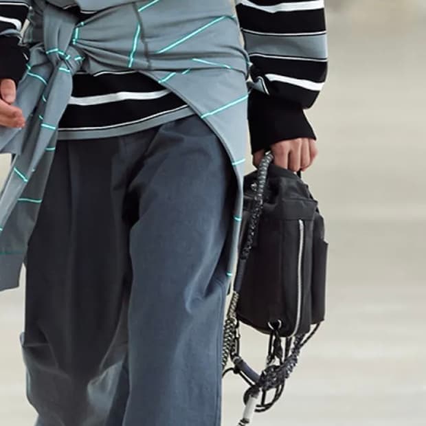 커스텀멜로우 블랙 나일론 미니 크로스백