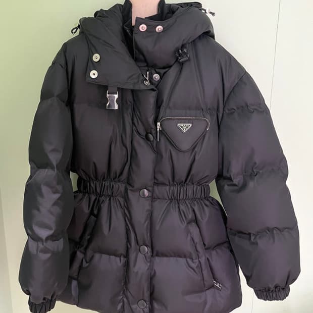 프라다 리나일론 다운 재킷 패딩 구해요