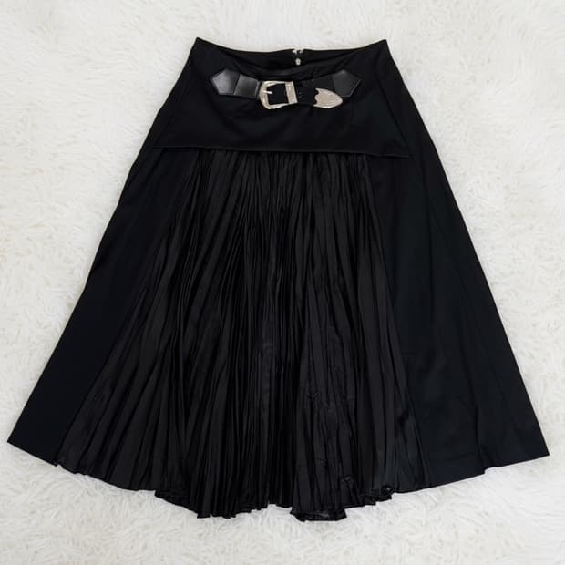 TOGA PULLA Buckle Pleated Midi Skirt