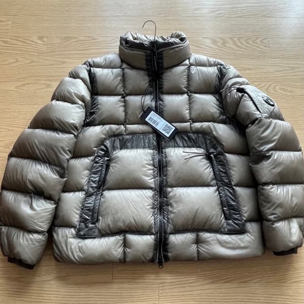 Cp컴퍼니 dd쉘 빈티지 카키 베이지 패딩 구합니다