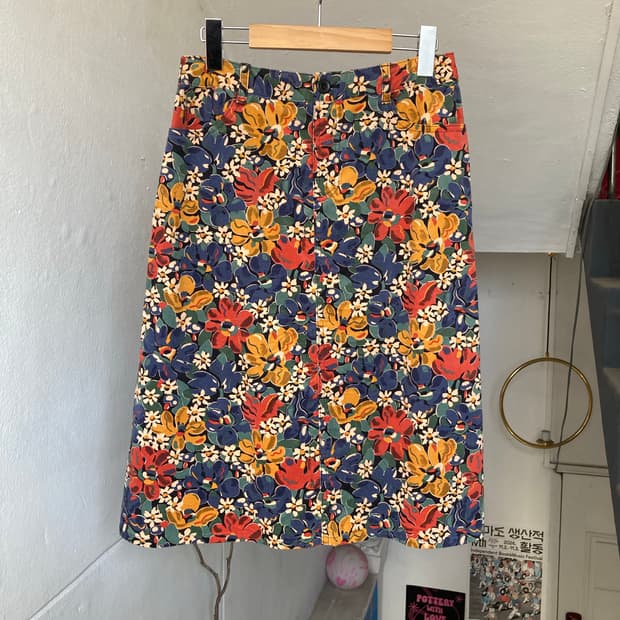 코듀로이 A라인 플라워 미디 스커트