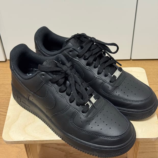 나이키 에어포스 올블랙 260