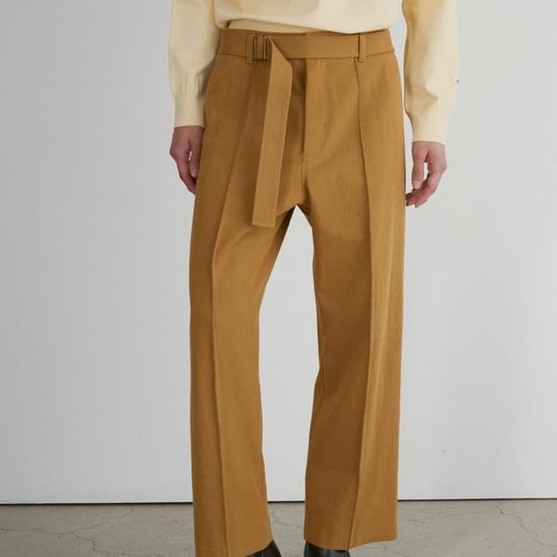 렉토 24FW 벨트 디테일 스트레이트핏 팬츠 베이지
