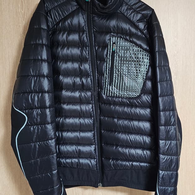 데상트 다운 스키복 미들러 경량패딩 105