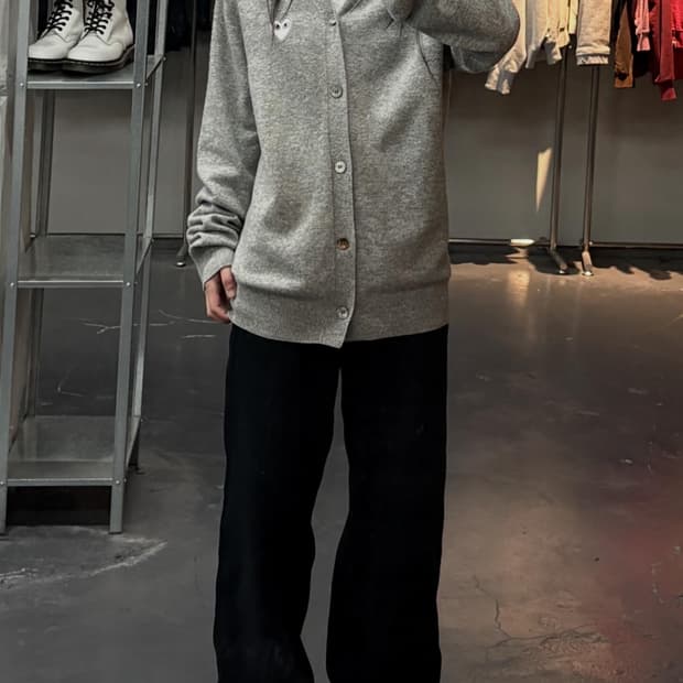 꼼데가르송 화이트 하트와펜 그레이 가디건 A3578