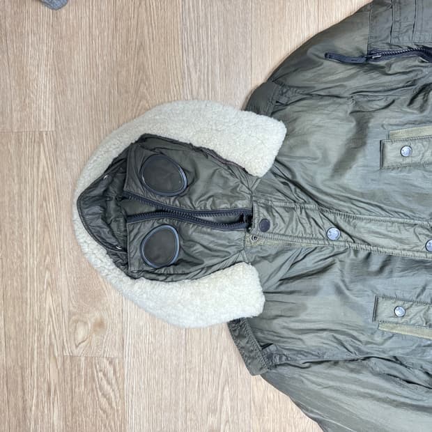 CP컴퍼니 고글 패딩 카키 / 정품 / 겨울 패딩 / CP Company