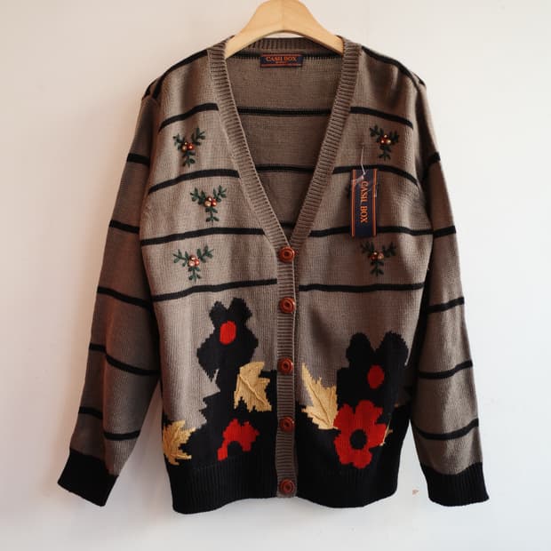 Japan brand 니트 자수 가디건