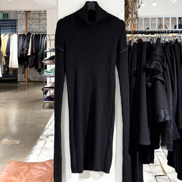 엠엠식스 블랙 하이넥 립니트 롱슬리브 탑