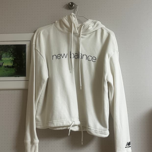 뉴발란스 후드티