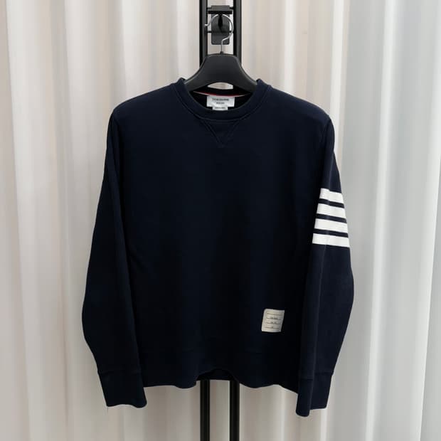 [5] 톰브라운 사선완장 맨투맨 네이비