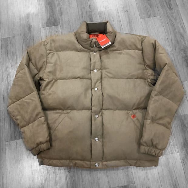 유니버셜 오버롤 스웨이드 숏 다운 자켓 베이지