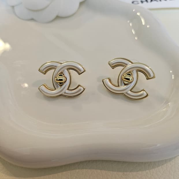 샤넬 CC로고 턴락 금장 귀걸이 업사이클링 